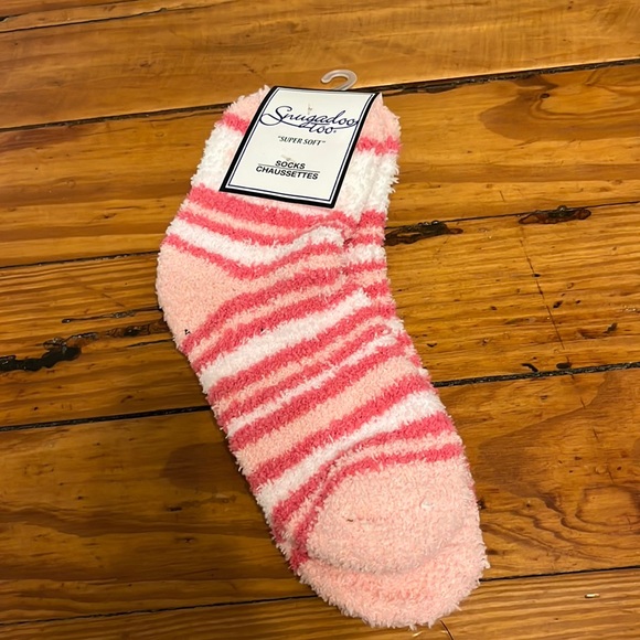 NWT fuzzy socks - Picture 1 of 1